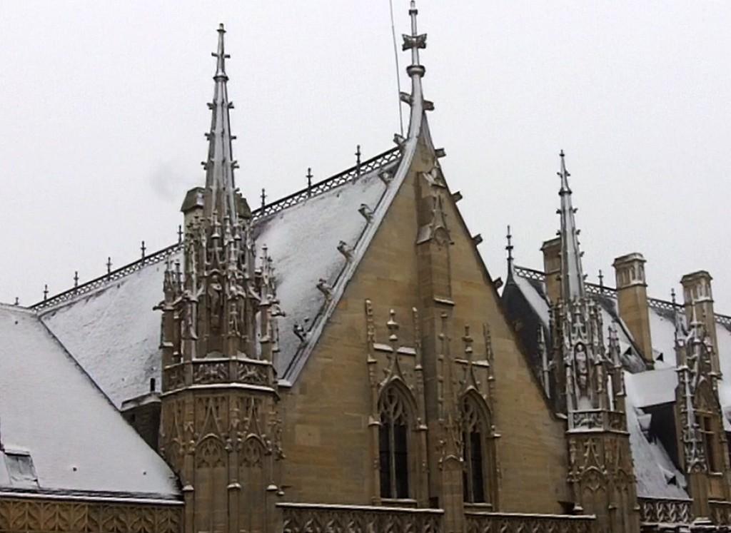 Le palais de Justice sous la neige de mars