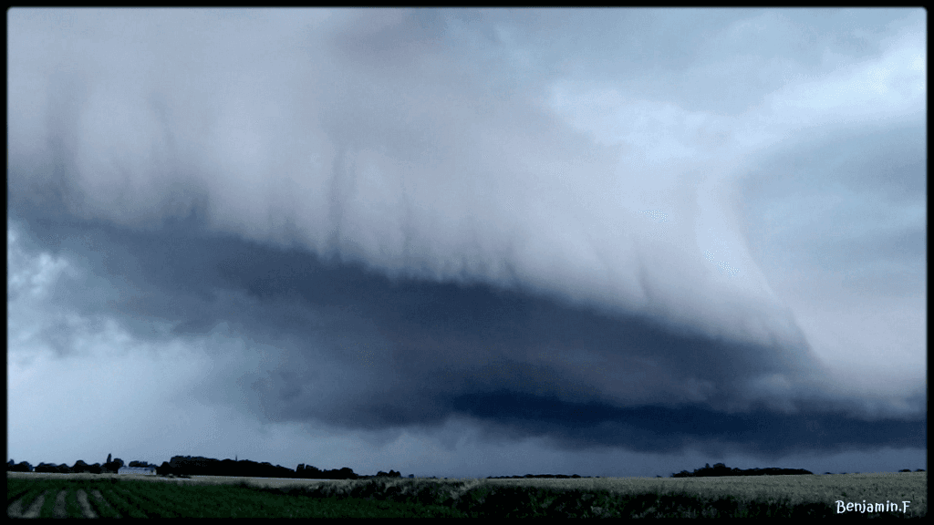 Orage violent en approche