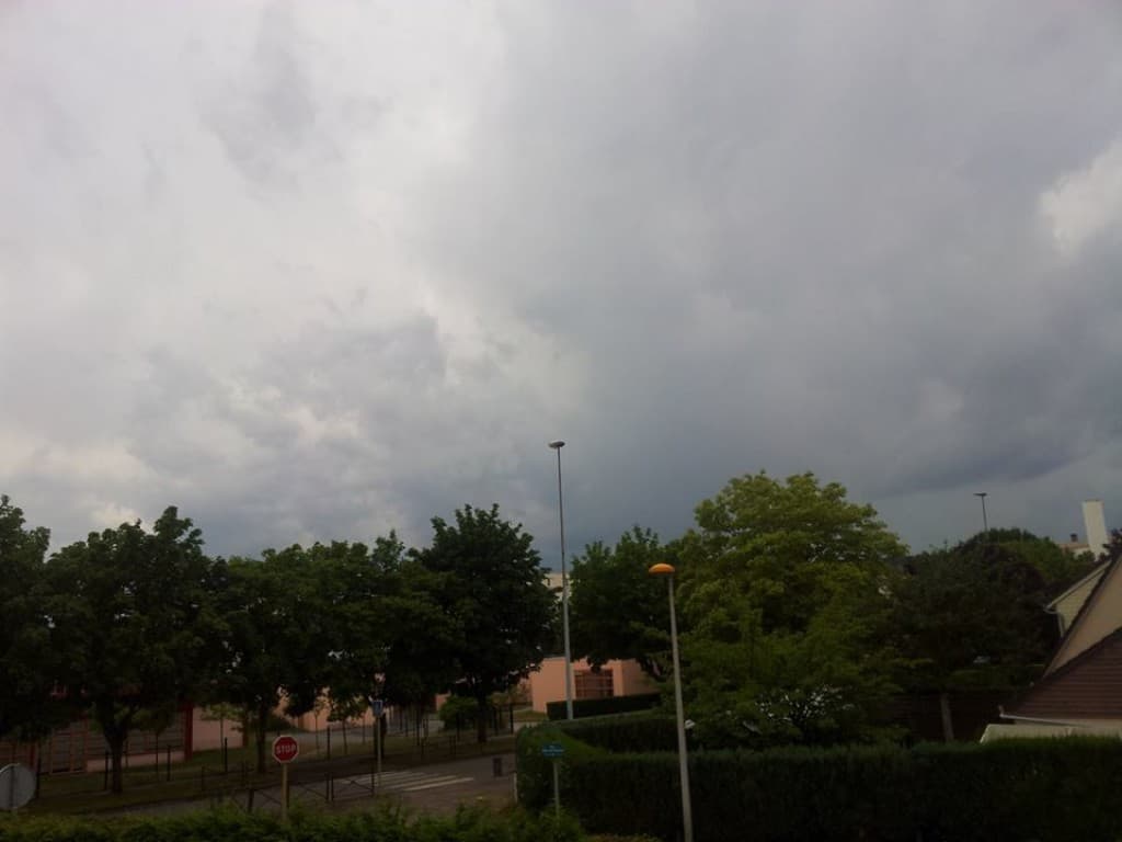 L'orage gronde et approche