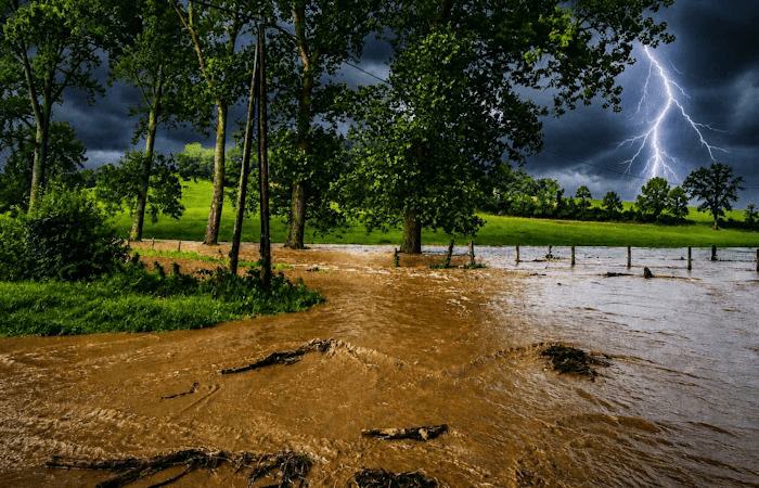 Orages dimanche : grêle, pluies torrentielles et risques d’inondations éclair