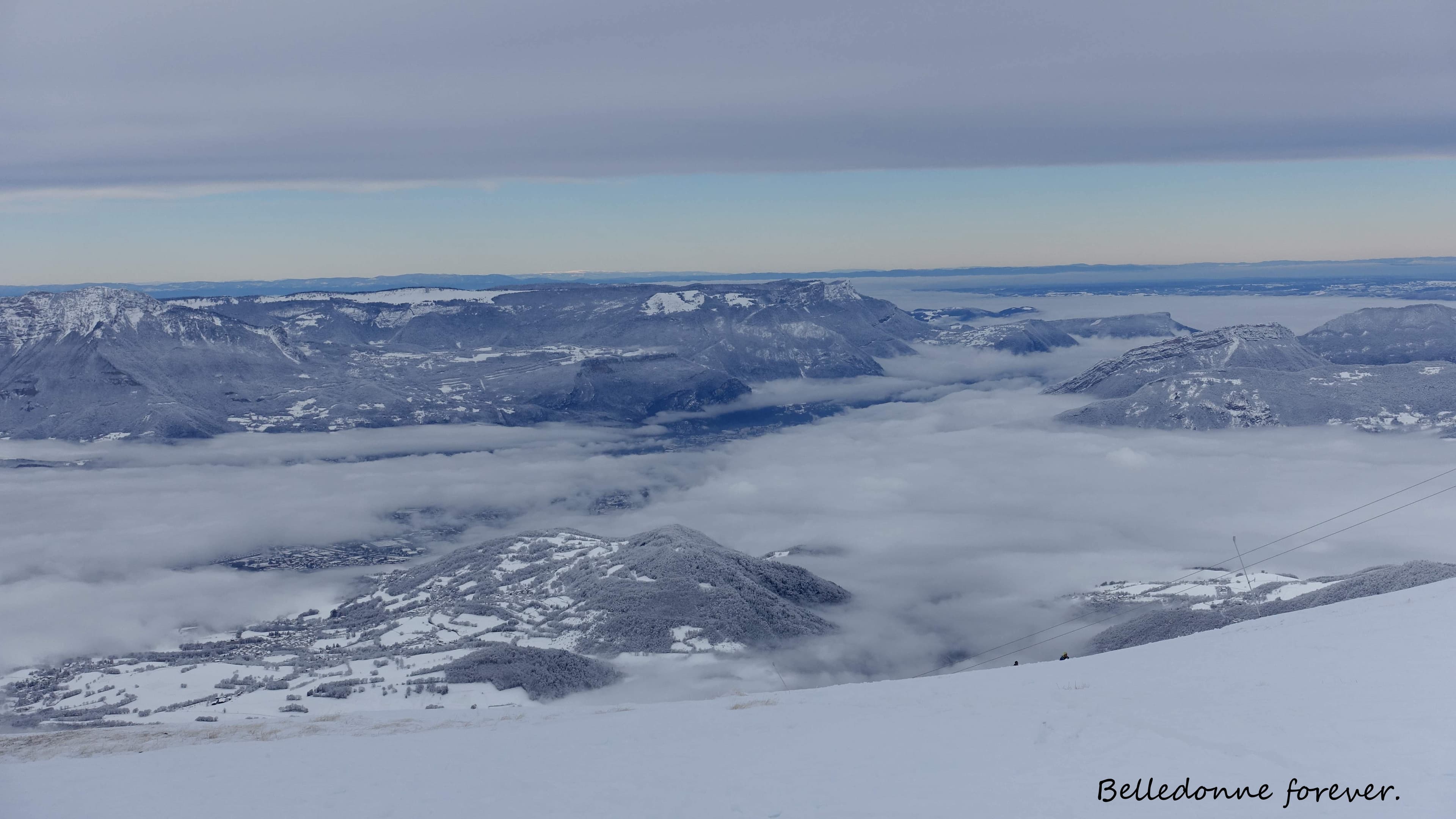 Neige jusqu'en pleine - doucement à ski il reste des rochers A.P.