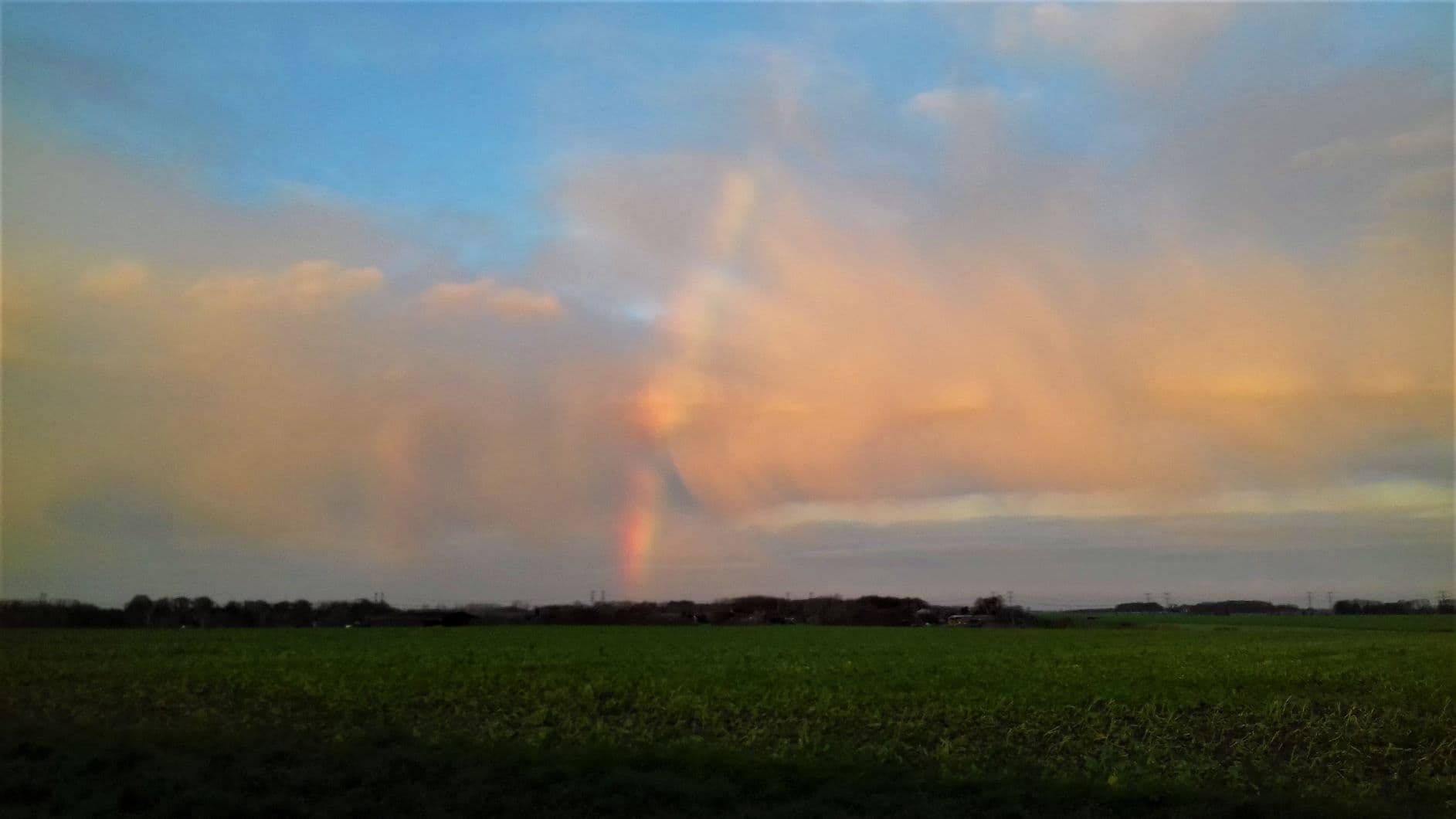 Arc en ciel matinal en formation