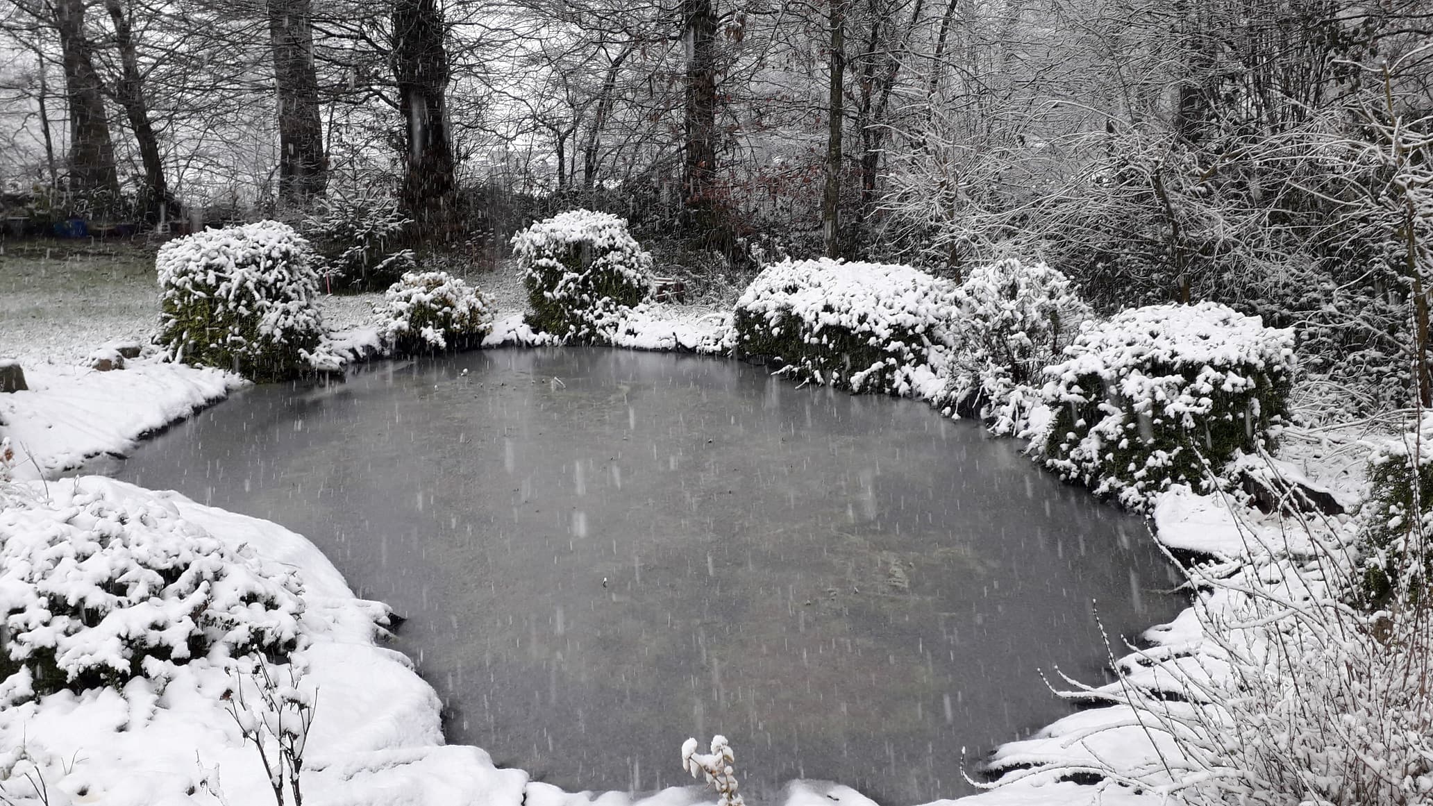 la neige continue de tomber