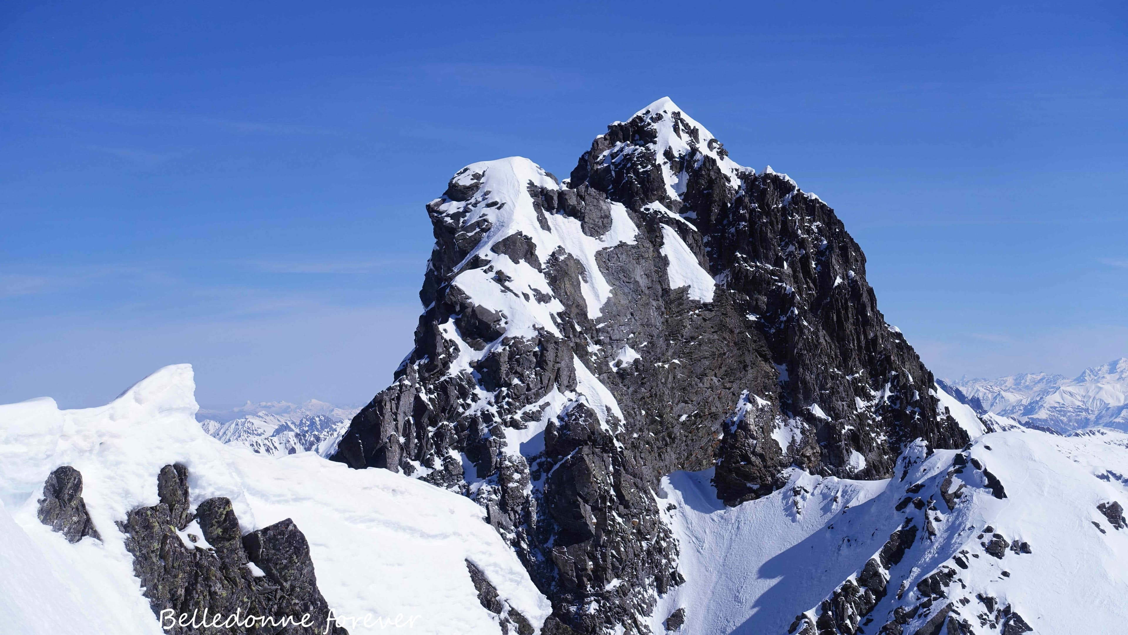 Vue sur le rand Pic de Belledonne (2977m)  A.P.