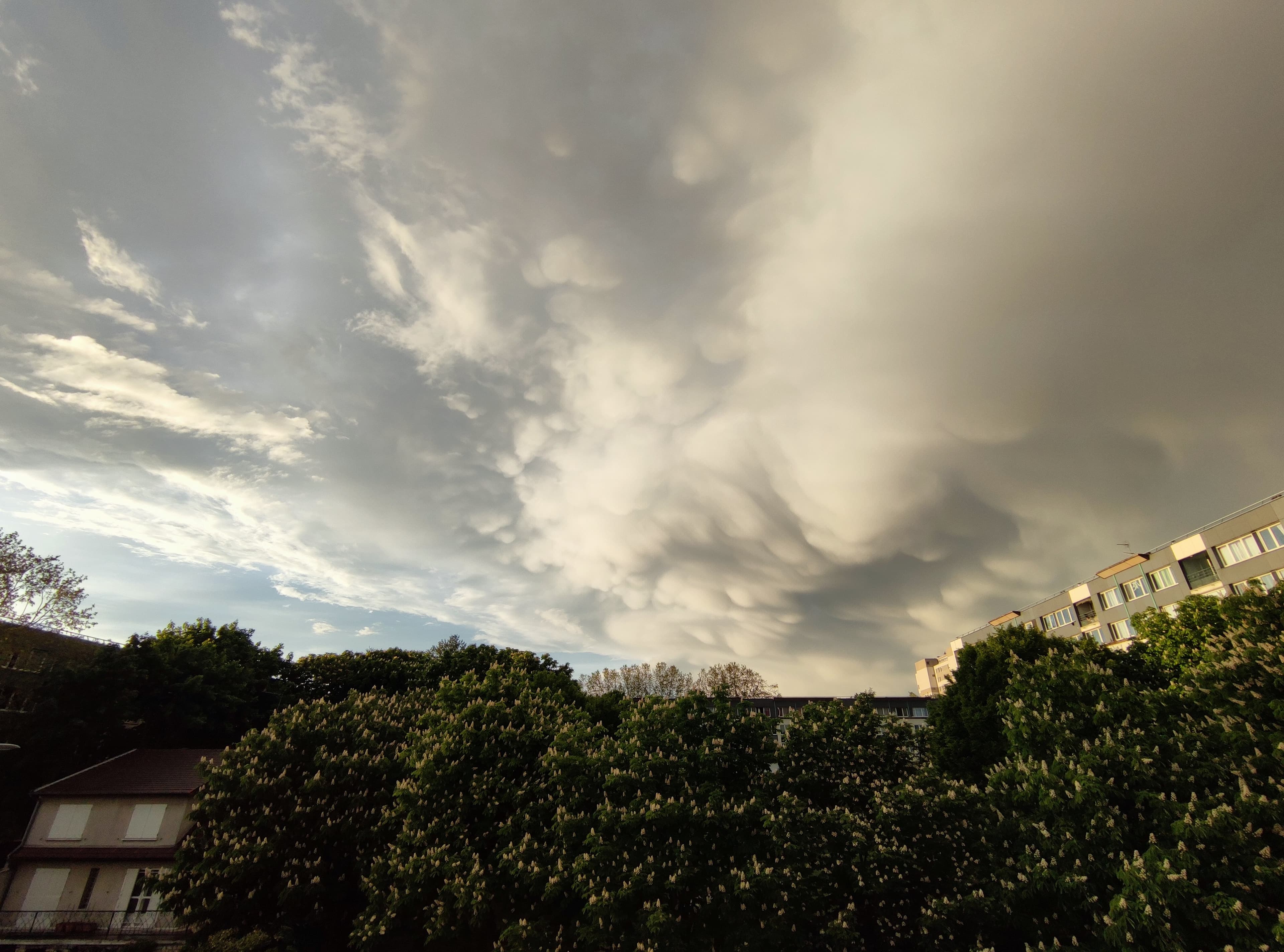 Mammatus au dessus de l'IDF