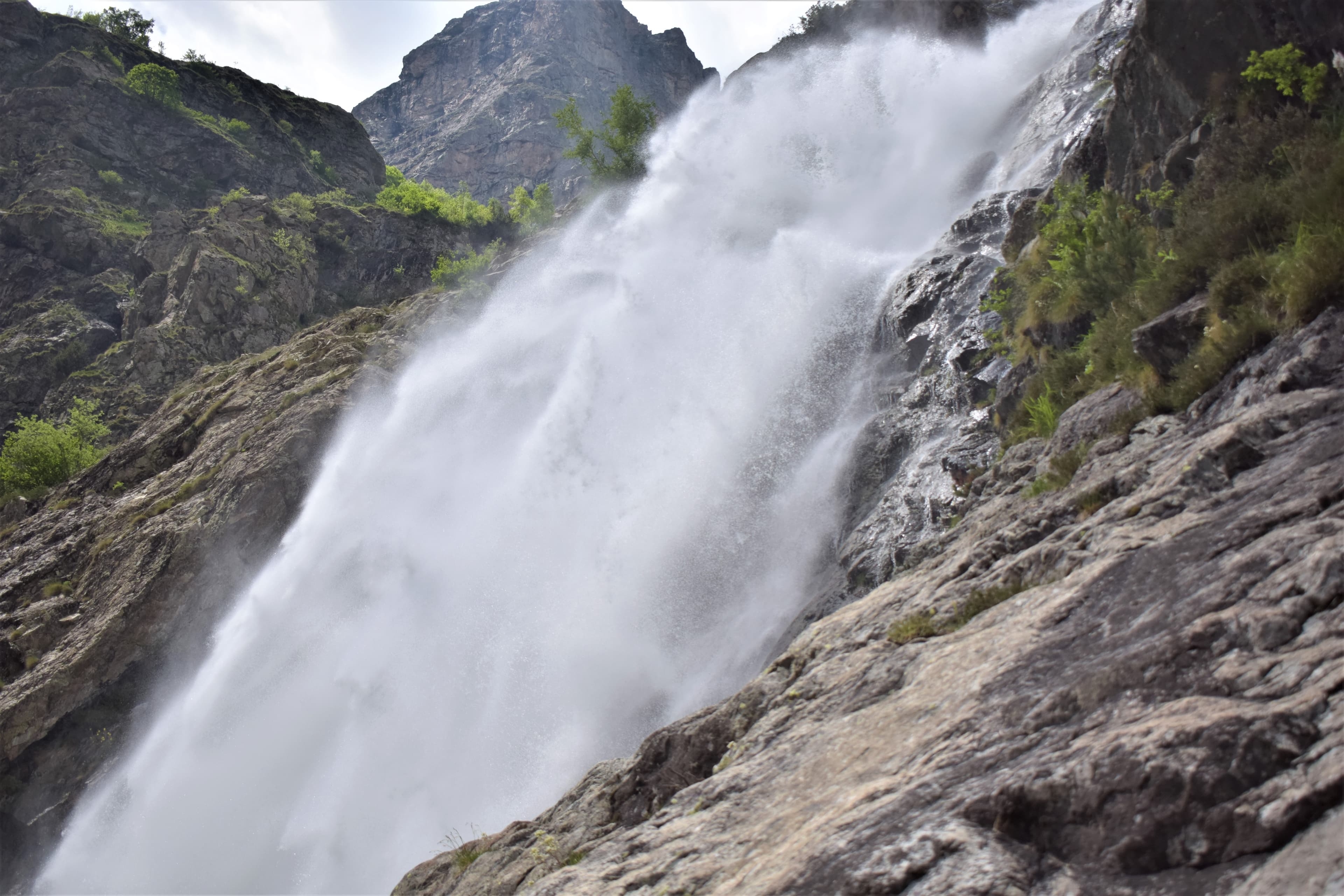 Beau débit à la cascade de la Pisse