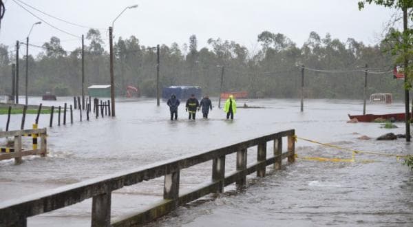 Image d'illustration pour Tempête et écume en Uruguay