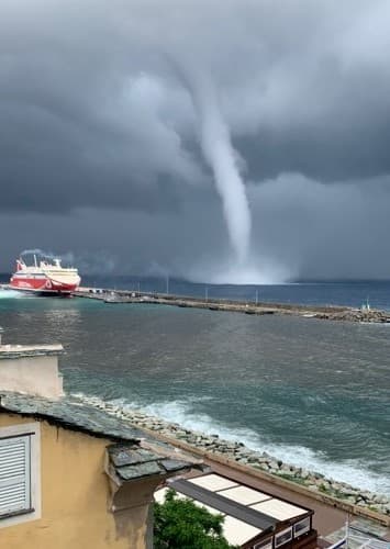 Image d'illustration pour Orages, trombes et neige le 15 juillet des Alpes à la Corse