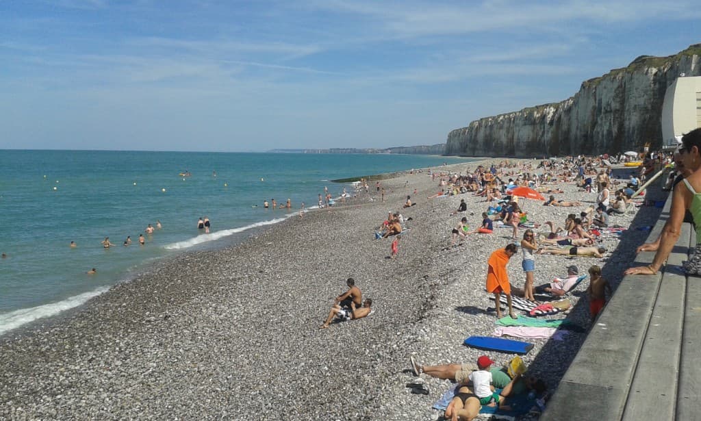 plage ensoleillée
