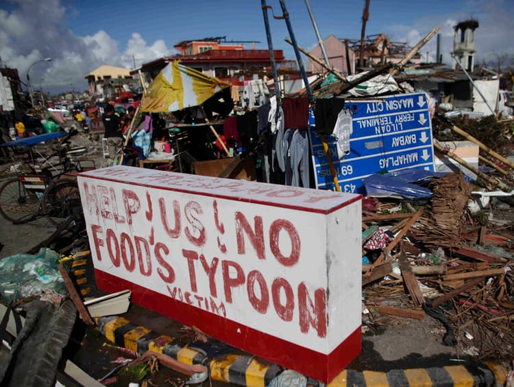Image d'illustration pour Catastrophes en 2013 : Mousson indienne et cyclone Haiyan aux Philippines